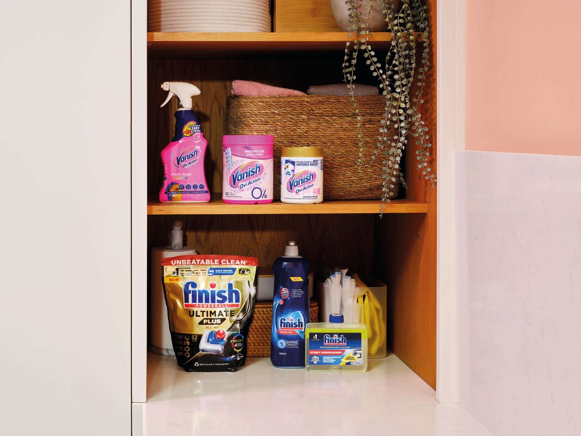 Reckitt Kitchen Cupboard Shot9 Landscape Crop Cmyk Rt